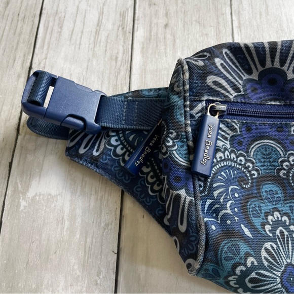 PREOWNED VERA BRADLEY BLUE FANNY PACK ADJUSTABLE ZIP AROUND - Picture 2 of 7